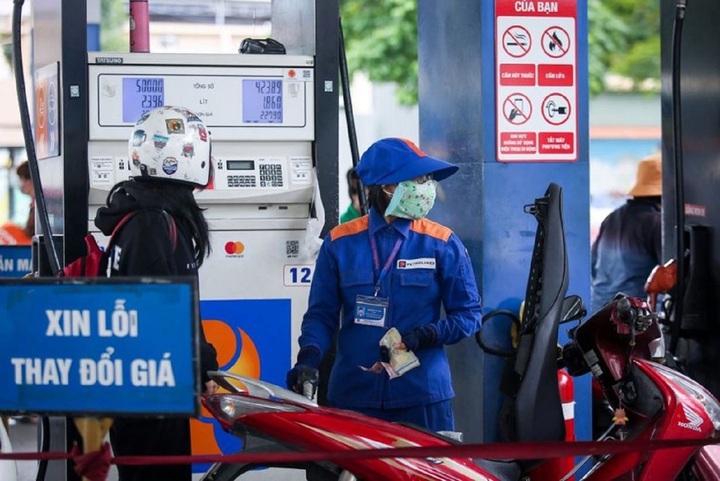 Chiều nay, gi&aacute; xăng dầu trong nước c&oacute; thể quay đầu tăng mạnh- Ảnh 1.