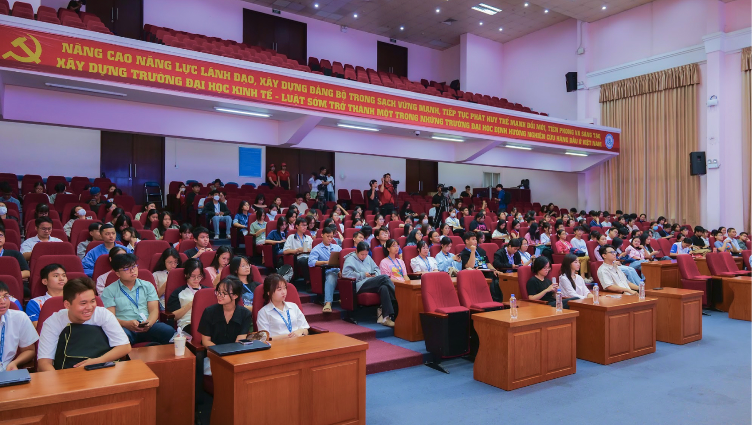 Chuyện tiền nong Gen Z: Khoản đầu tư sinh lời nhất ch&iacute;nh l&agrave; đầu tư cho bản th&acirc;n- Ảnh 16.