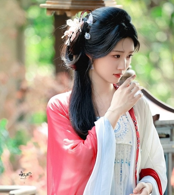 Nữ thần thanh xuân mỗi lần xuất hiện đều xấu đau đớn, mang tiếng ngôi sao nhưng kém sang hơn cả trợ lý- Ảnh 5. Nữ thần thanh xuân mỗi lần xuất hiện đều xấu đau đớn, mang tiếng ngôi sao nhưng kém sang hơn cả trợ lý- Ảnh 5.
