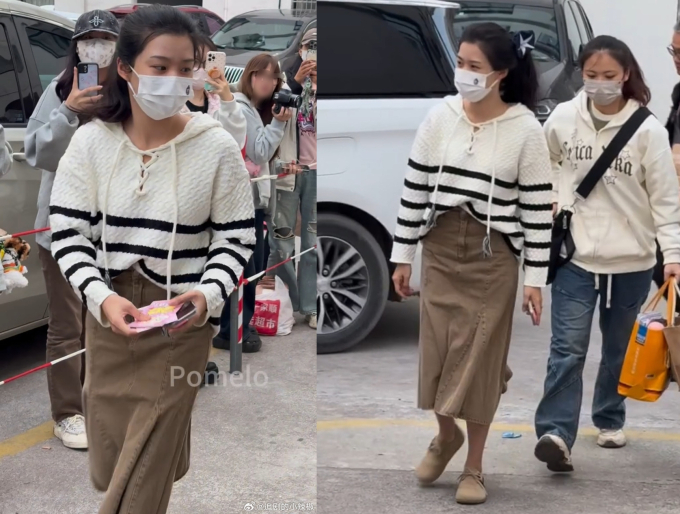 Nữ thần thanh xuân mỗi lần xuất hiện đều xấu đau đớn, mang tiếng ngôi sao nhưng kém sang hơn cả trợ lý- Ảnh 1. Nữ thần thanh xuân mỗi lần xuất hiện đều xấu đau đớn, mang tiếng ngôi sao nhưng kém sang hơn cả trợ lý- Ảnh 1.