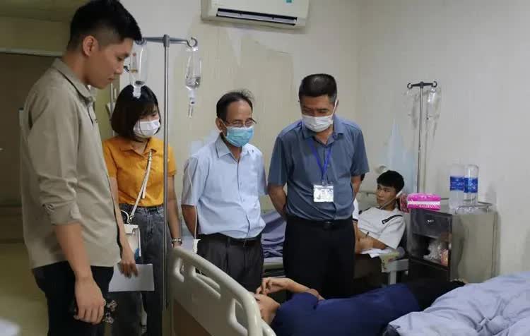 Bộ Y tế: Điều tra, truy xuất nguồn gốc thực phẩm vụ 50 học sinh, sinh viên nhập viện tại Lào Cai- Ảnh 1.