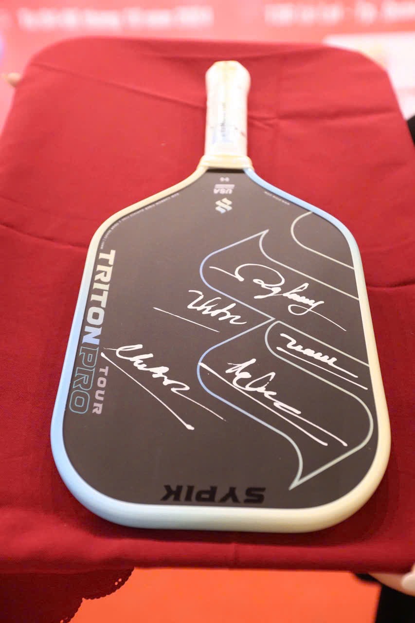 C&acirc;y vợt pickleball Sypik Triton Pro th&agrave;nh c&ocirc;ng đấu gi&aacute; 200 triệu đồng- Ảnh 2.