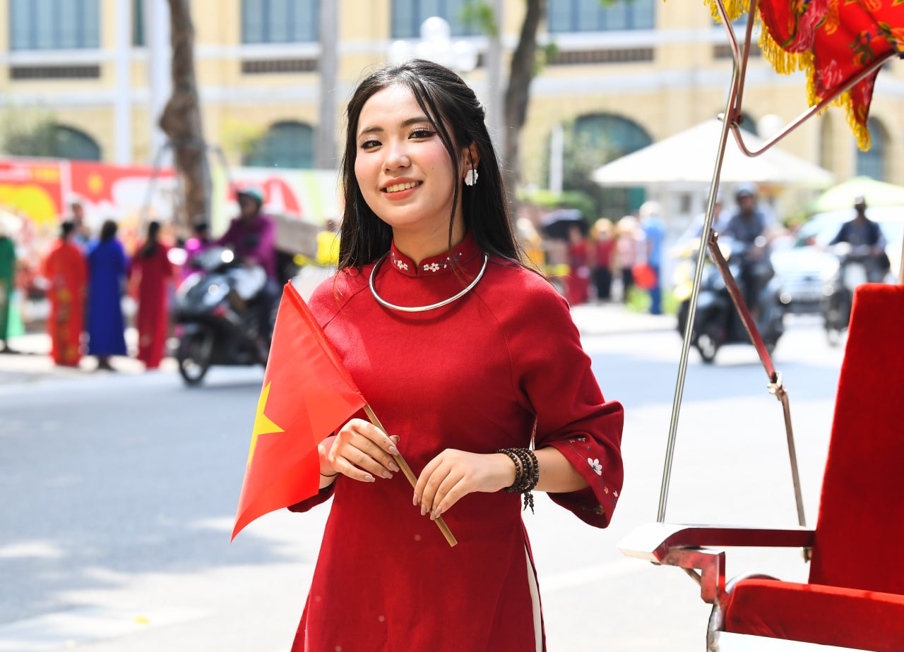 Hỏi nhanh người dân yêu Hà Nội nhất vì điều gì: Thì ra là những thứ rất bình dị này!- Ảnh 1.