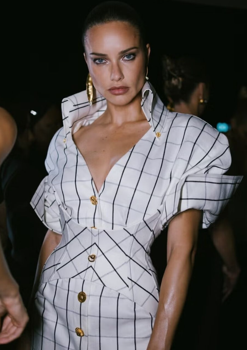 Siêu mẫu Victoria's Secret gây sốc với khuôn mặt biến dạng, từng có ước mơ không ai ngờ- Ảnh 32.