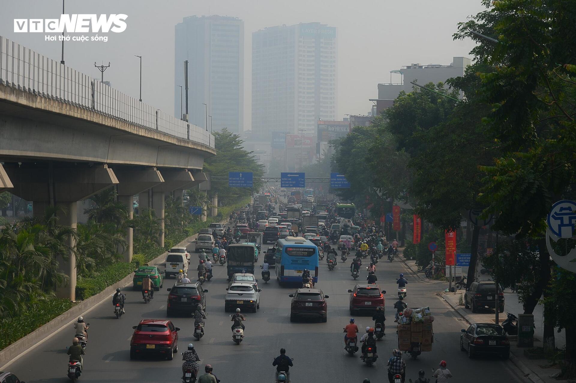 Hà Nội vào mùa ô nhiễm không khí, bầu trời mù mịt, bụi mịn giăng như sương- Ảnh 17.