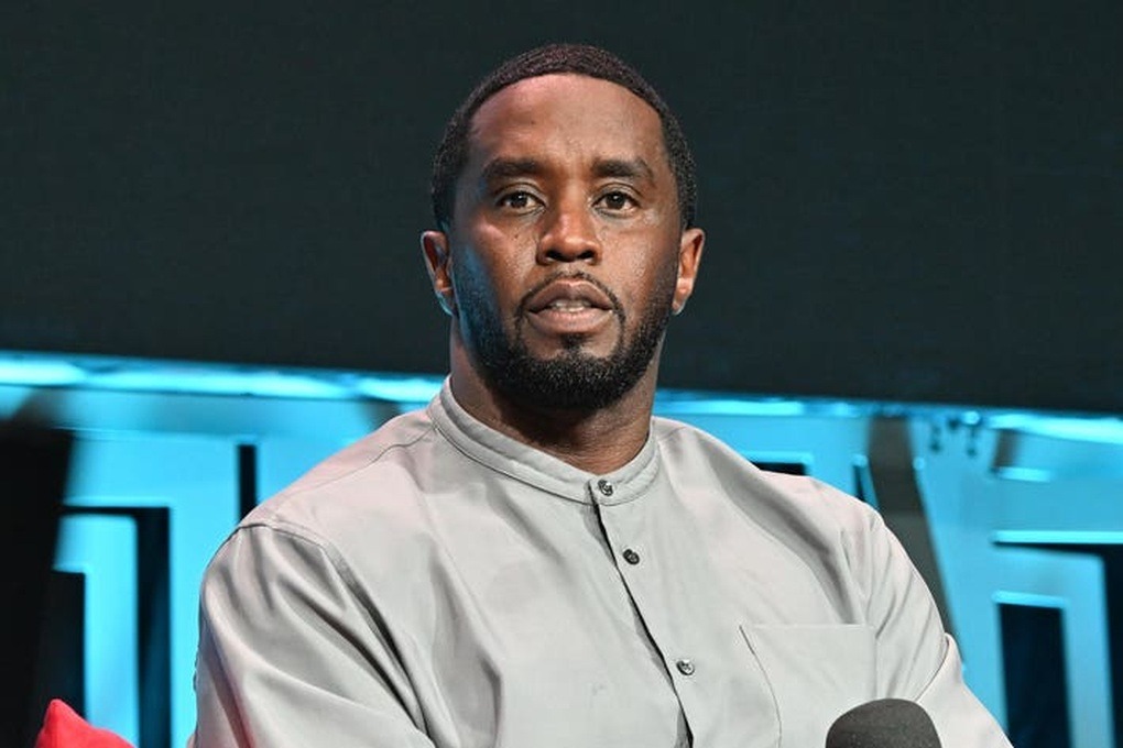 Sean "Diddy" Combs vật lộn với bữa ăn trong trại giam