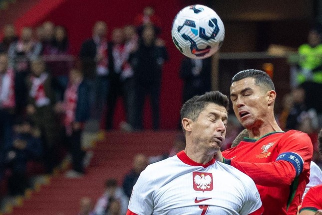 Ronaldo nối dài mạch thăng hoa, Bồ Đào Nha 'độc cô cầu bại' ở UEFA Nations League- Ảnh 1.