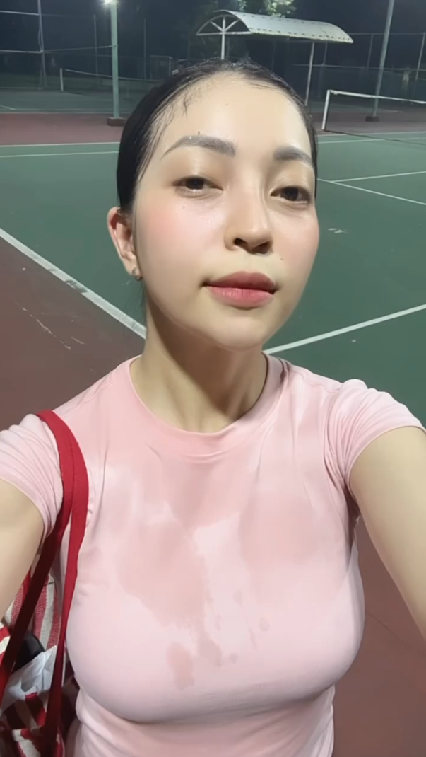 Hot girl Nhật Lê lộ nhan sắc thật trên sân pickleball, khác xa ảnh "sống ảo" đăng Facebook- Ảnh 2.