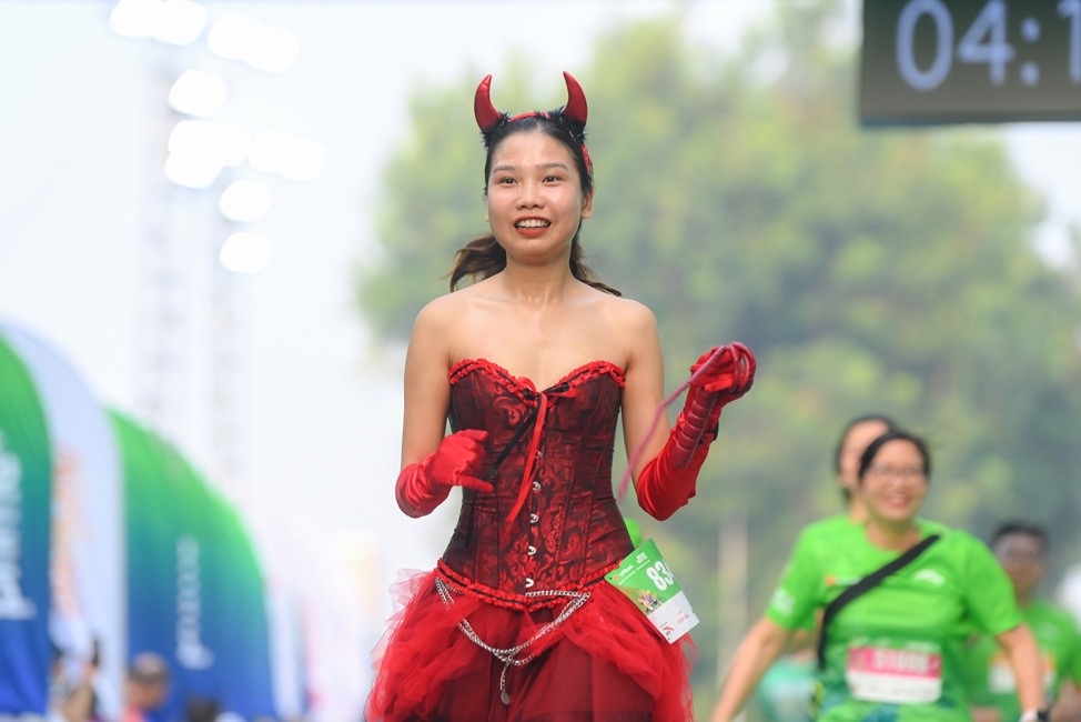 Sắc màu cosplay trên đường chạy VPIM 2024- Ảnh 8.