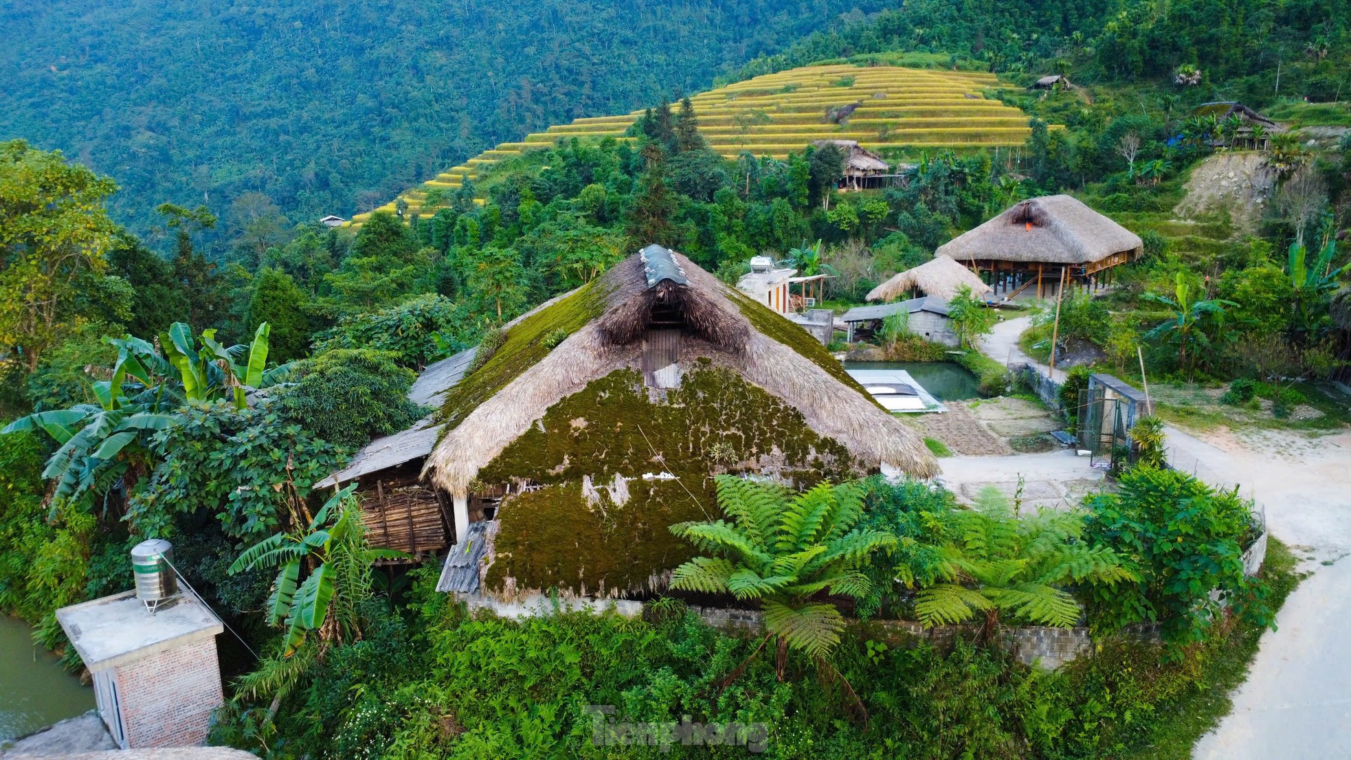 Hiếm có, khó tìm những mái nhà biết 'biến hình' ở Hà Giang- Ảnh 4.