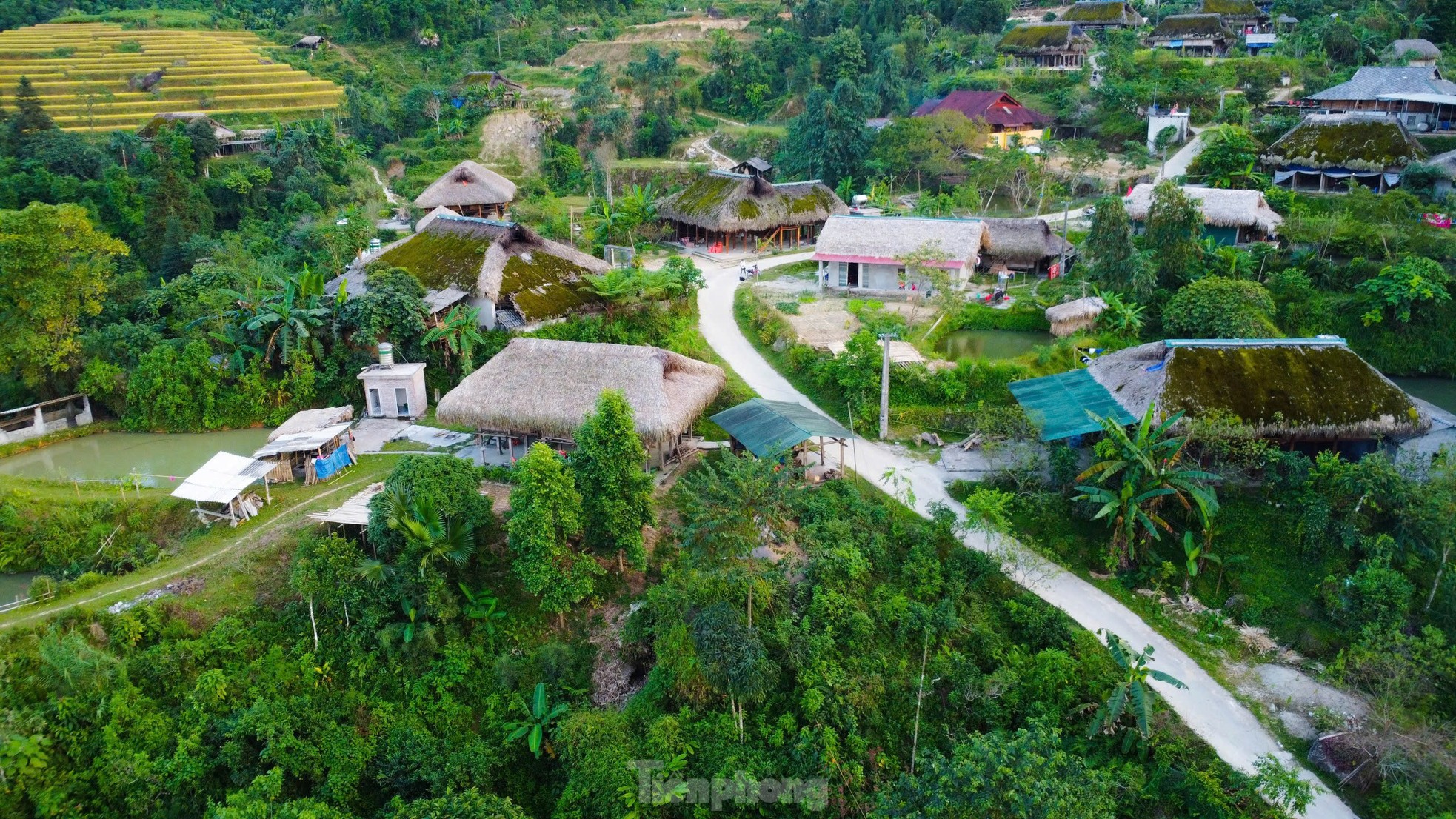 Hiếm có, khó tìm những mái nhà biết 'biến hình' ở Hà Giang- Ảnh 1.