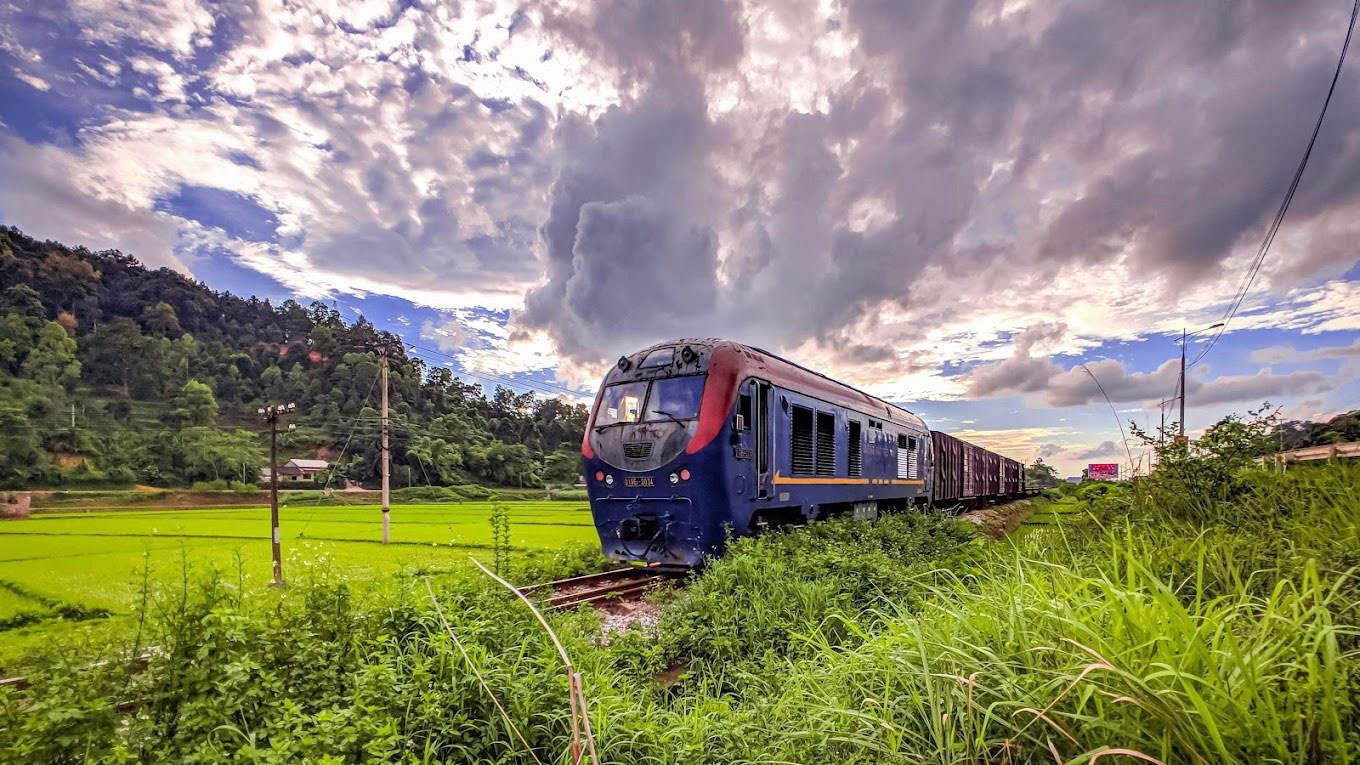 Chuyến tàu đi 160km, vé chỉ từ 60.000 đồng: Du khách trầm trồ vì đích đến từng đón nguyên thủ nổi tiếng- Ảnh 1.