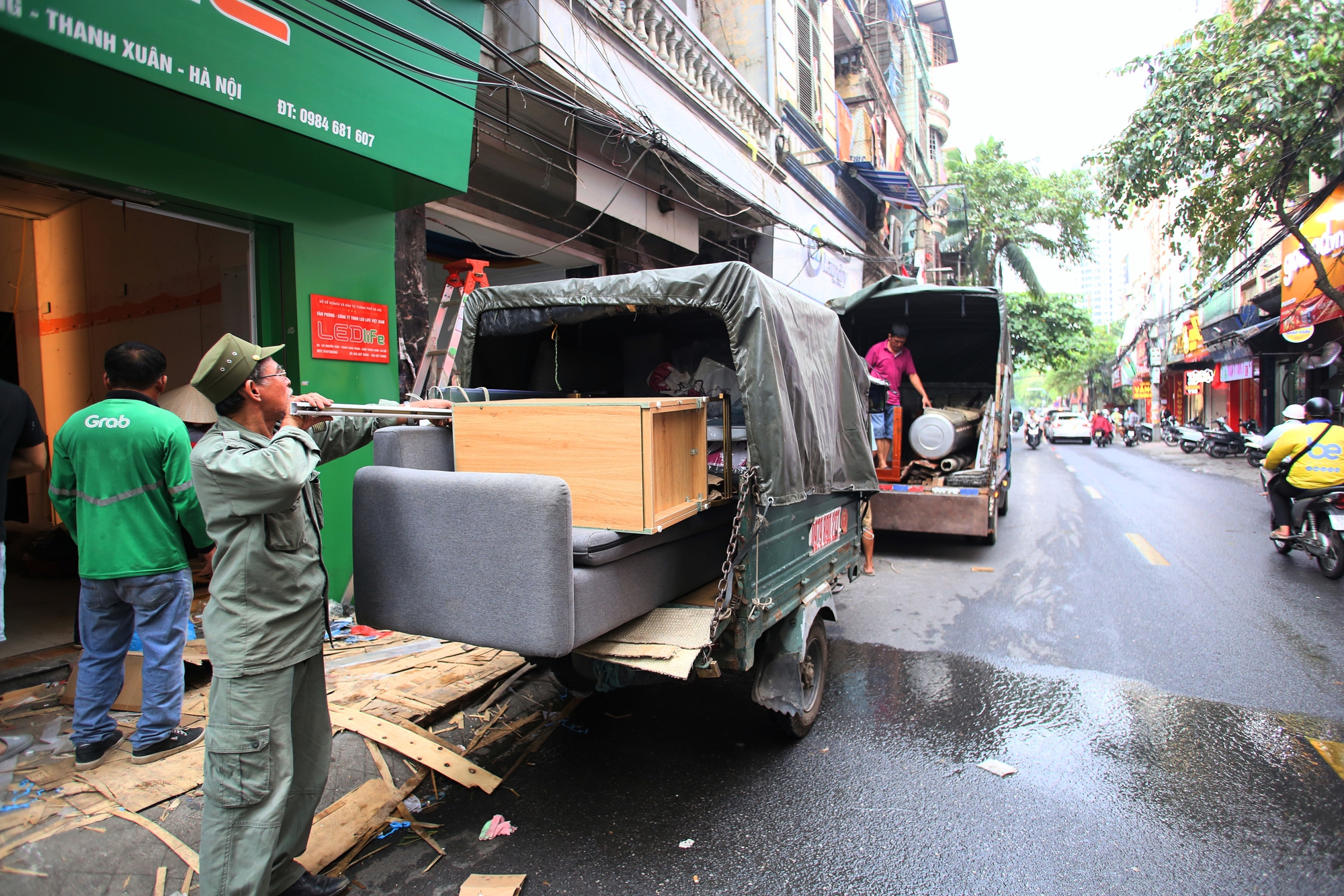 Hà Nội: Người dân khẩn trương dỡ nhà, di dời đồ đạc trên phố Nguyễn Tuân- Ảnh 12.