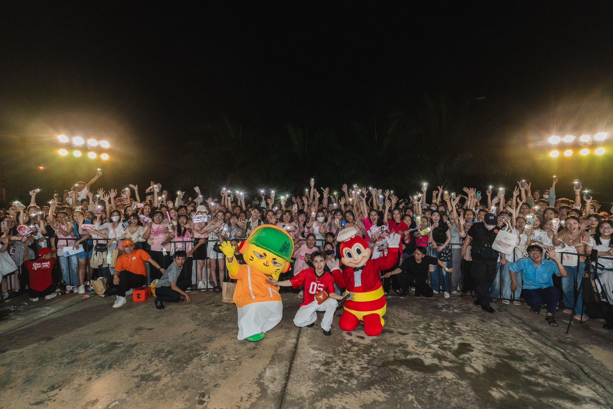 "Lớp Học Đáp Vui" của Jollibee tạo ấn tượng mạnh với các bạn GenZ ở Thành phố Hồ Chí Minh- Ảnh 1.