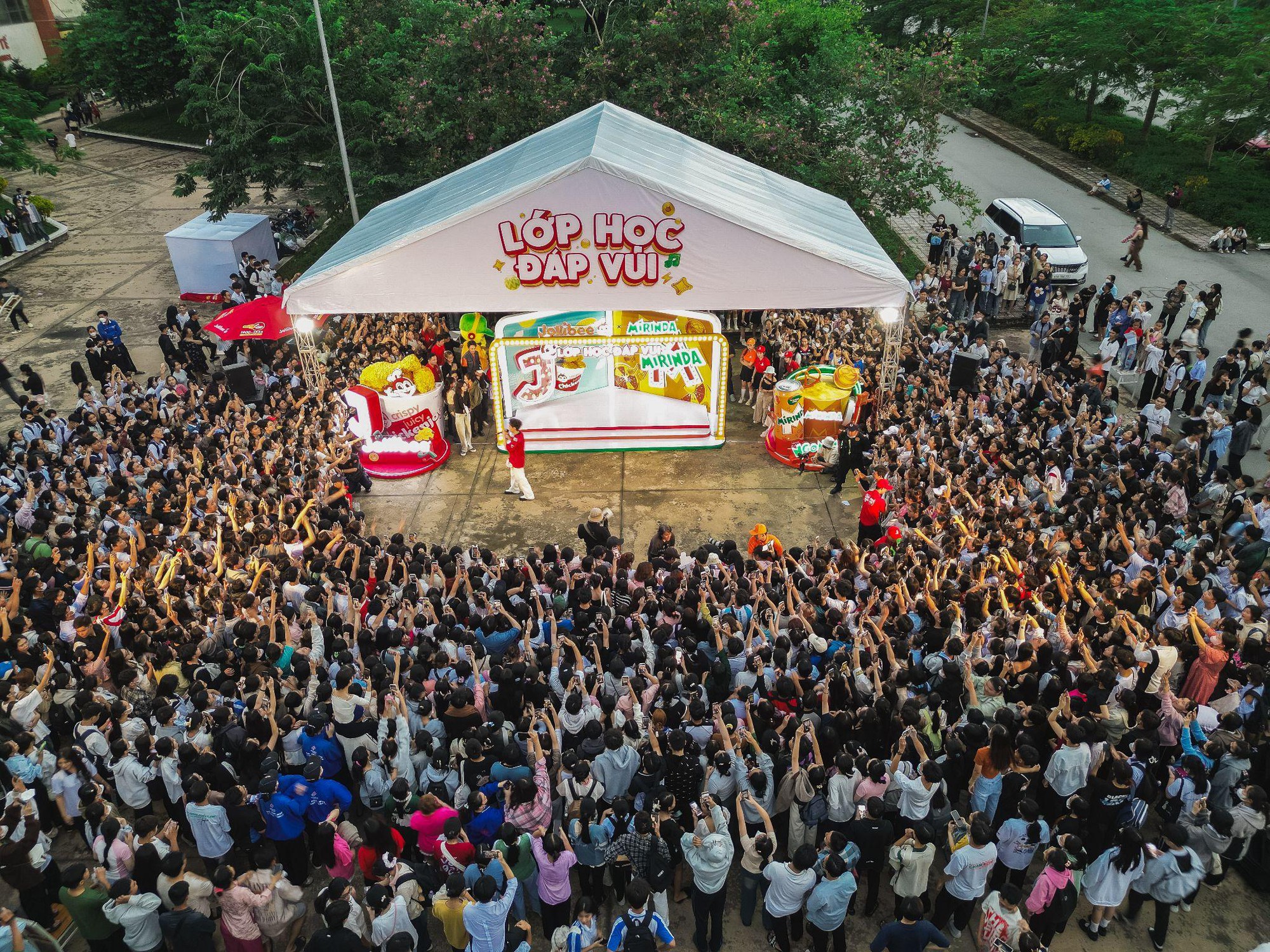 "Lớp Học Đáp Vui" của Jollibee tạo ấn tượng mạnh với các bạn GenZ ở Thành phố Hồ Chí Minh- Ảnh 7.