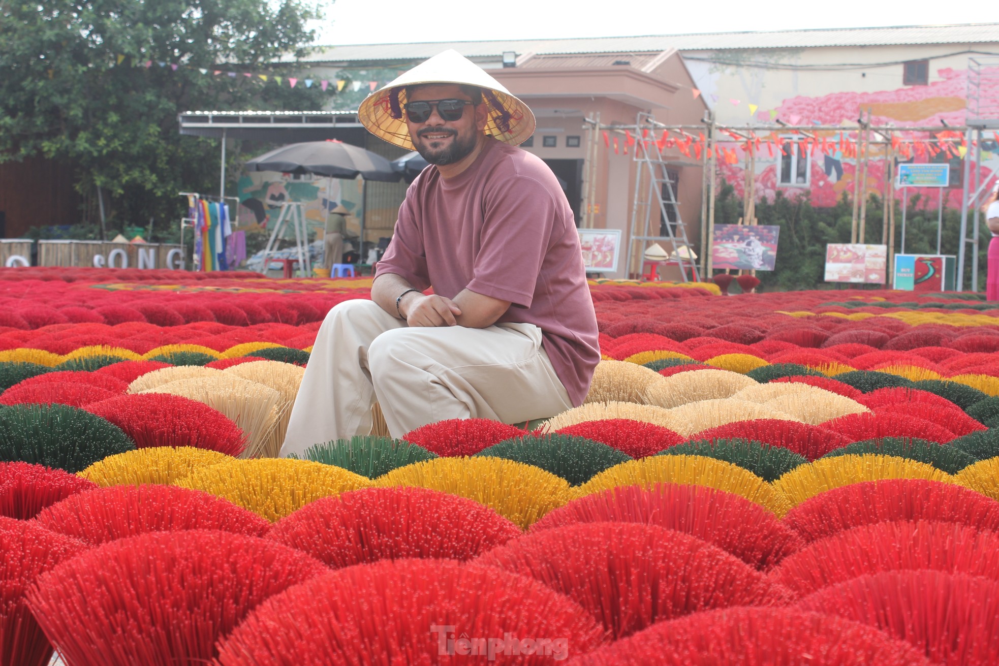 Kh&aacute;ch quốc tế th&iacute;ch th&uacute; check-in l&agrave;ng hương nổi tiếng ở H&agrave; Nội- Ảnh 14.