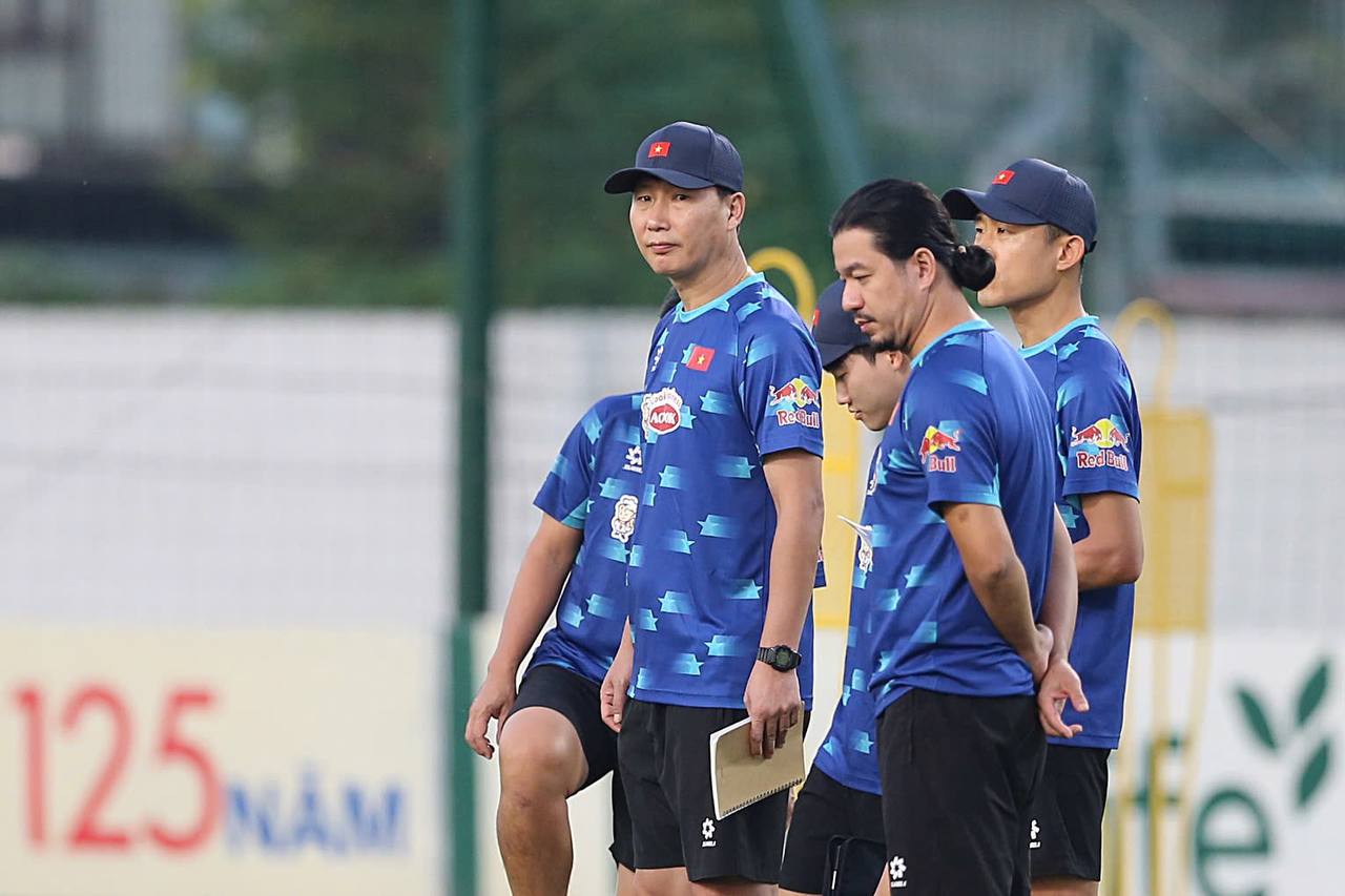 AFF Cup chốt danh sách 2 bảng, HLV Kim Sang-sik có “kế hoạch bí mật” để đấu Thái Lan và Indonesia?- Ảnh 2.