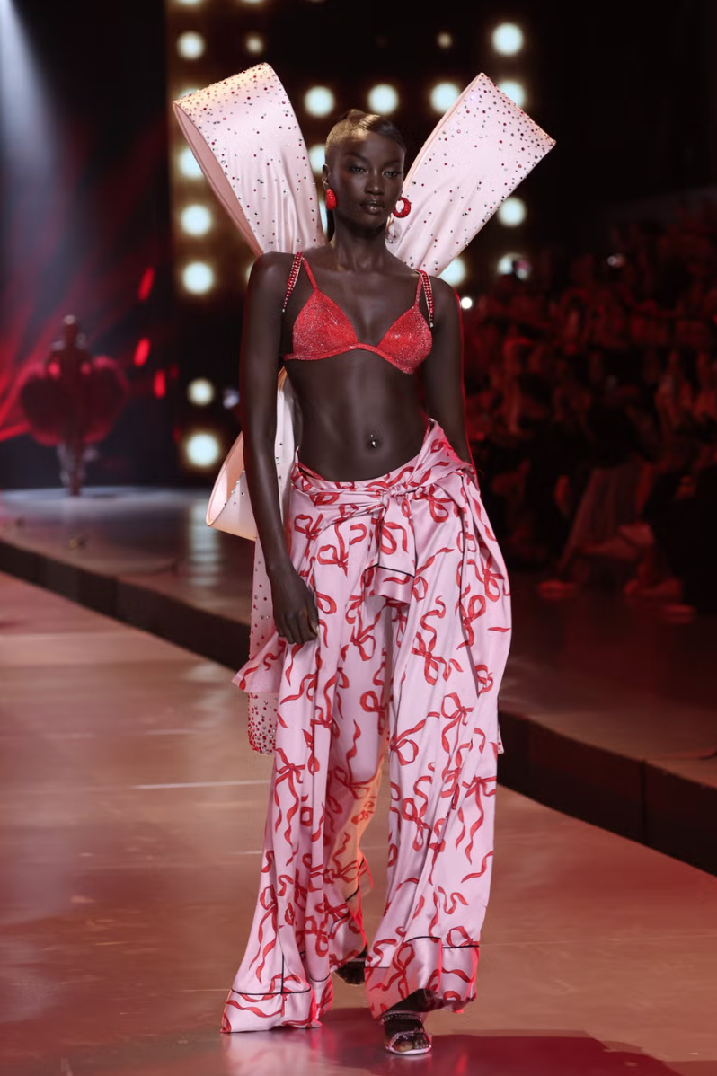 Victoria's Secret Fashion Show 2024: Sự trở lại nhạt nhẽo!- Ảnh 19.