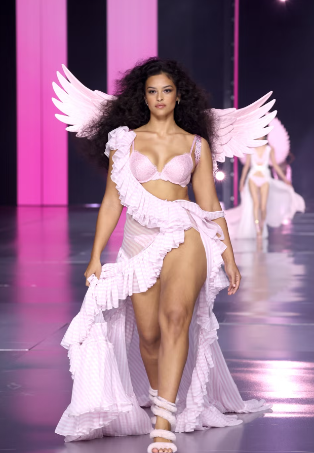 Victoria's Secret Fashion Show 2024: Sự trở lại nhạt nhẽo!- Ảnh 39.