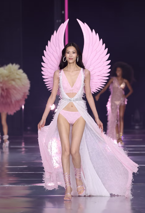 Victoria's Secret Fashion Show 2024: Sự trở lại nhạt nhẽo!- Ảnh 40.