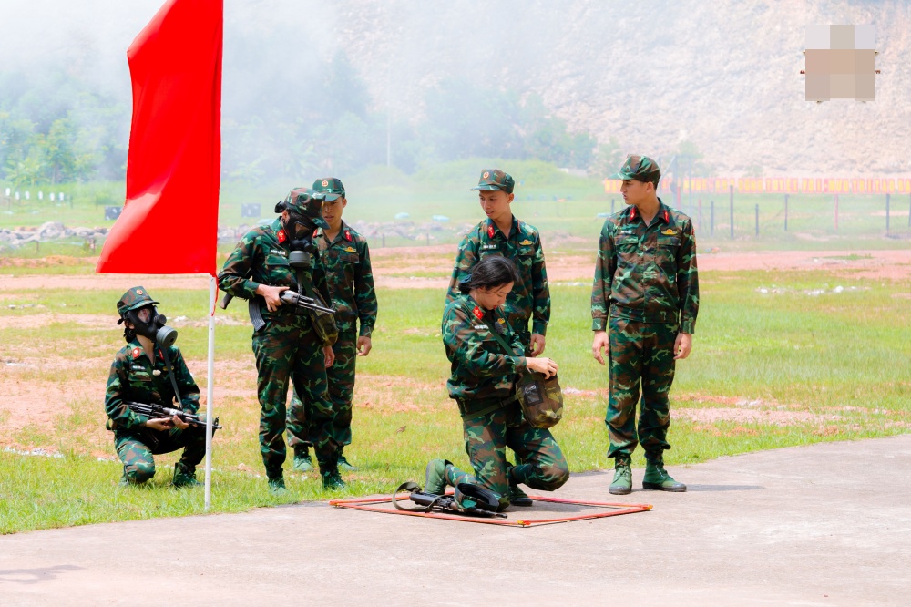 Hoa hậu Thùy Tiên gây chú ý với 