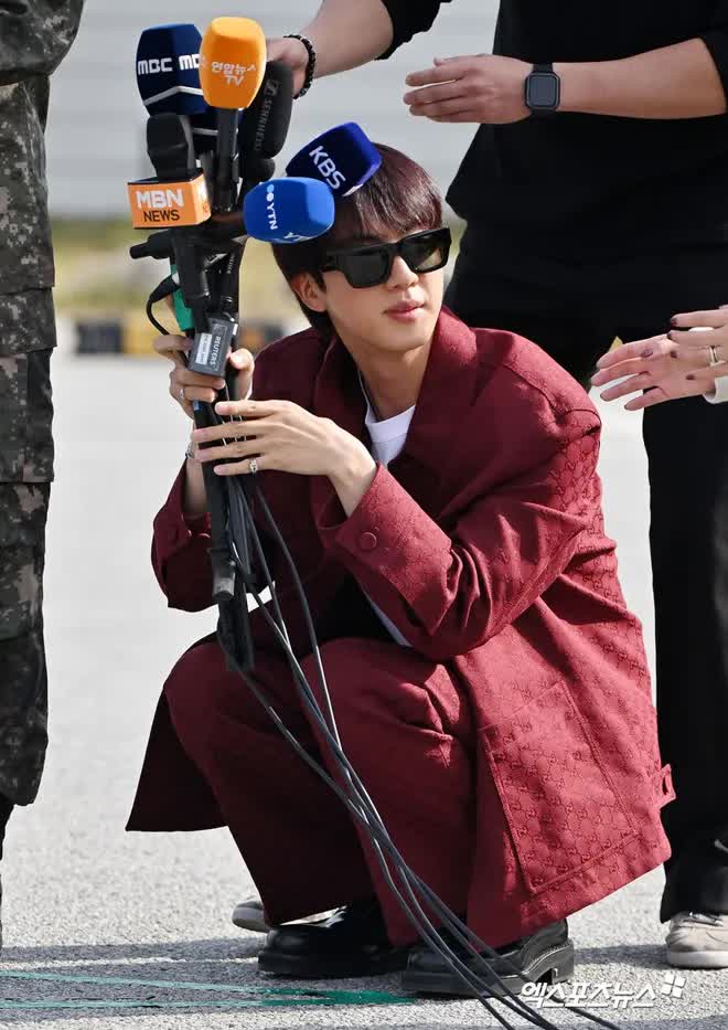 J-Hope (BTS) đã xuất ngũ- Ảnh 3.