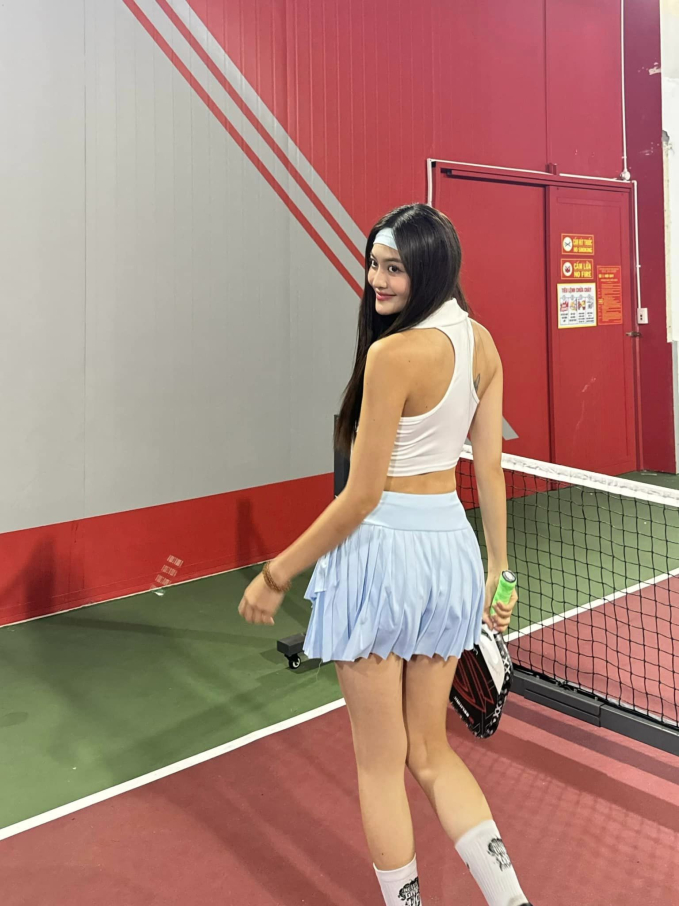 Nữ chính phim Việt giờ vàng không cần hở bạo vẫn cuốn hút trên sân pickleball, bóc giá outfit còn gây sốc hơn- Ảnh 5.