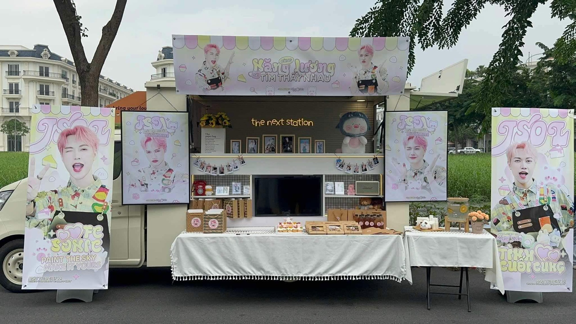 Chưa từng thấy food truck nhiều như concert "Anh Trai Say Hi": 1 nghệ sĩ sở hữu 2 xe đồ ăn, fan cầu nguyện đúng 1 điều- Ảnh 5.