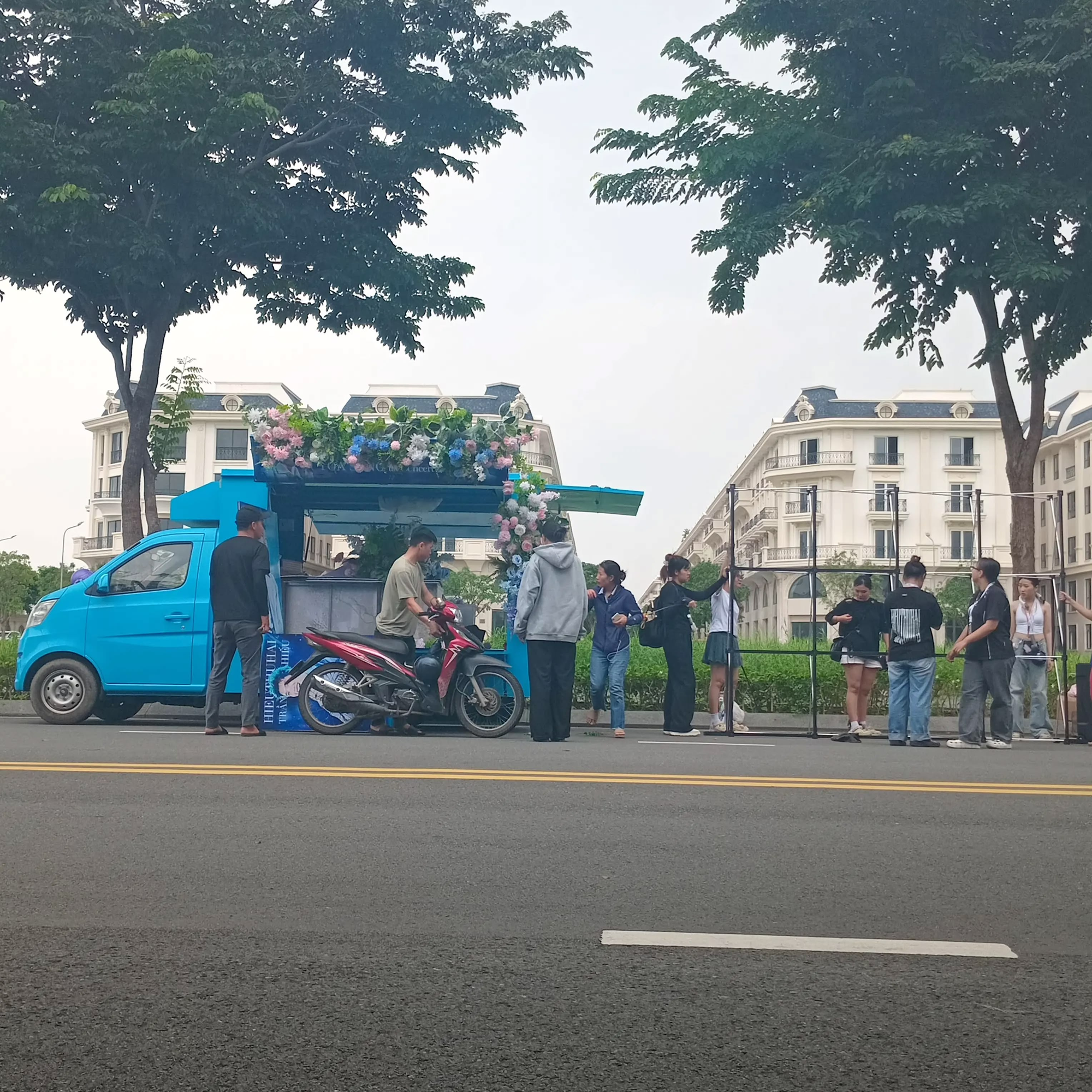 Chưa từng thấy food truck nhiều như concert "Anh Trai Say Hi": 1 nghệ sĩ sở hữu 2 xe đồ ăn, fan cầu nguyện đúng 1 điều- Ảnh 14.