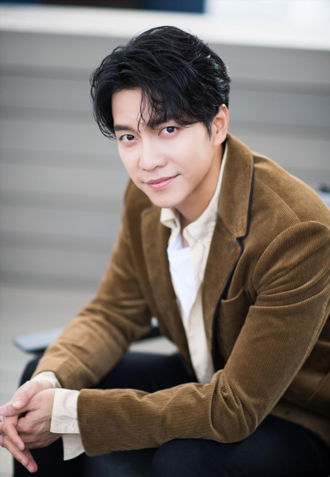 Lee Seung Gi và cả dàn sao bị đòi nợ- Ảnh 1.