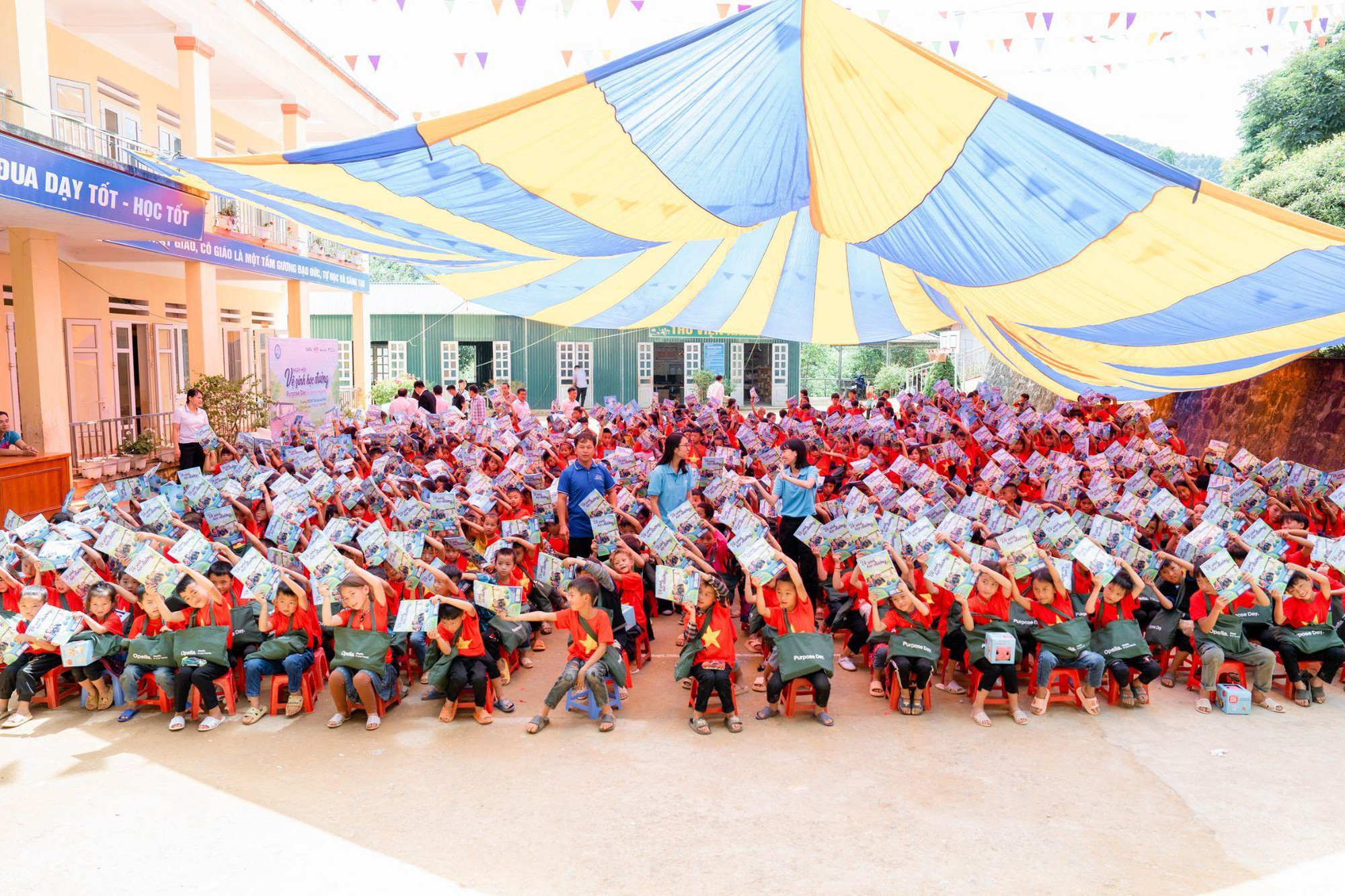 Dự án Vệ sinh học đường trao tặng 20 nhà vệ sinh mới đạt chuẩn cho thầy trò vùng cao- Ảnh 8.