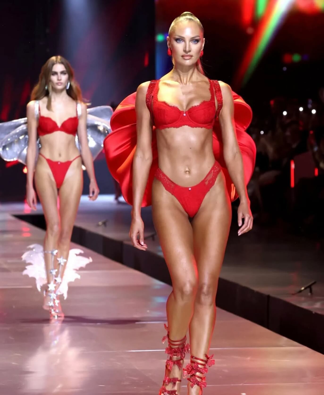 Body của thiên thần 2 con Candice Swanepoel không có đỉnh nhất, chỉ có đỉnh hơn- Ảnh 2.