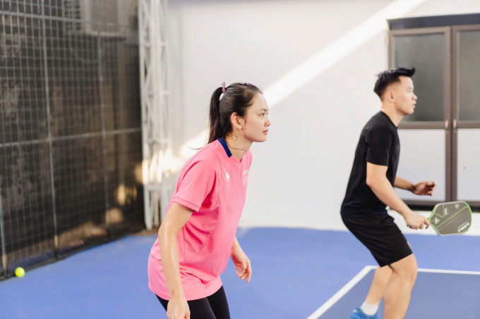 Ra sân pickleball hẹn hò, anh chàng cưới luôn được vợ hoa khôi- Ảnh 1.