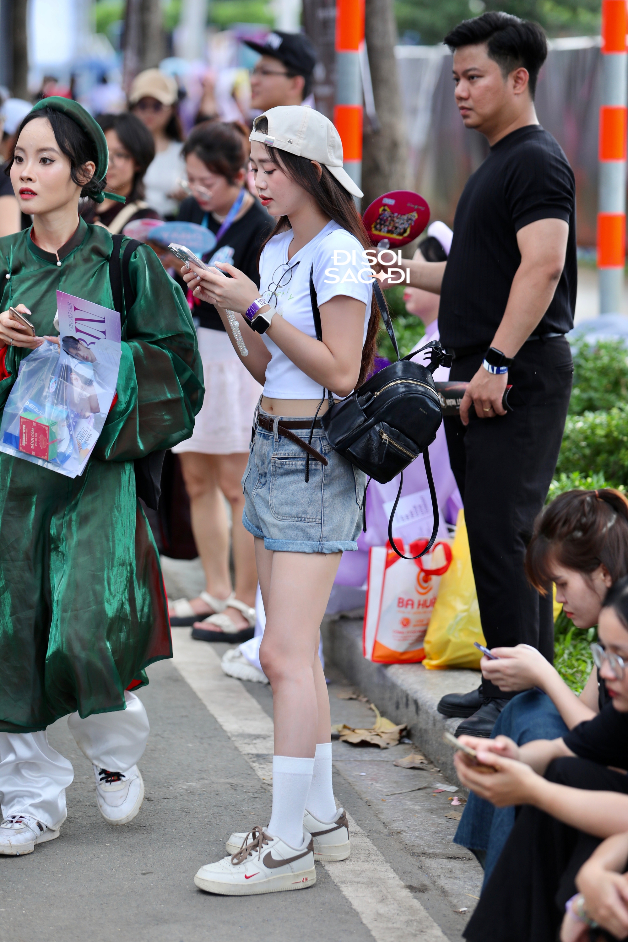 Trời hết mưa, các anh tài Chông Gai khẩn trương chuẩn bị, fan bất ngờ khi sân khấu Anh Trai Say Hi tắt đèn- Ảnh 5.