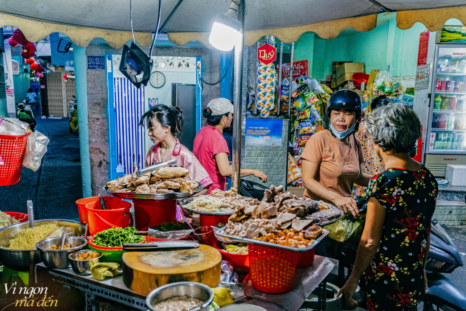 Tiệm ăn nằm sâu tít trong con hẻm nhỏ khó tìm nhưng vẫn nổi tiếng nhờ món hủ tiếu ăn cùng topping đặc biệt không nơi nào có- Ảnh 24.