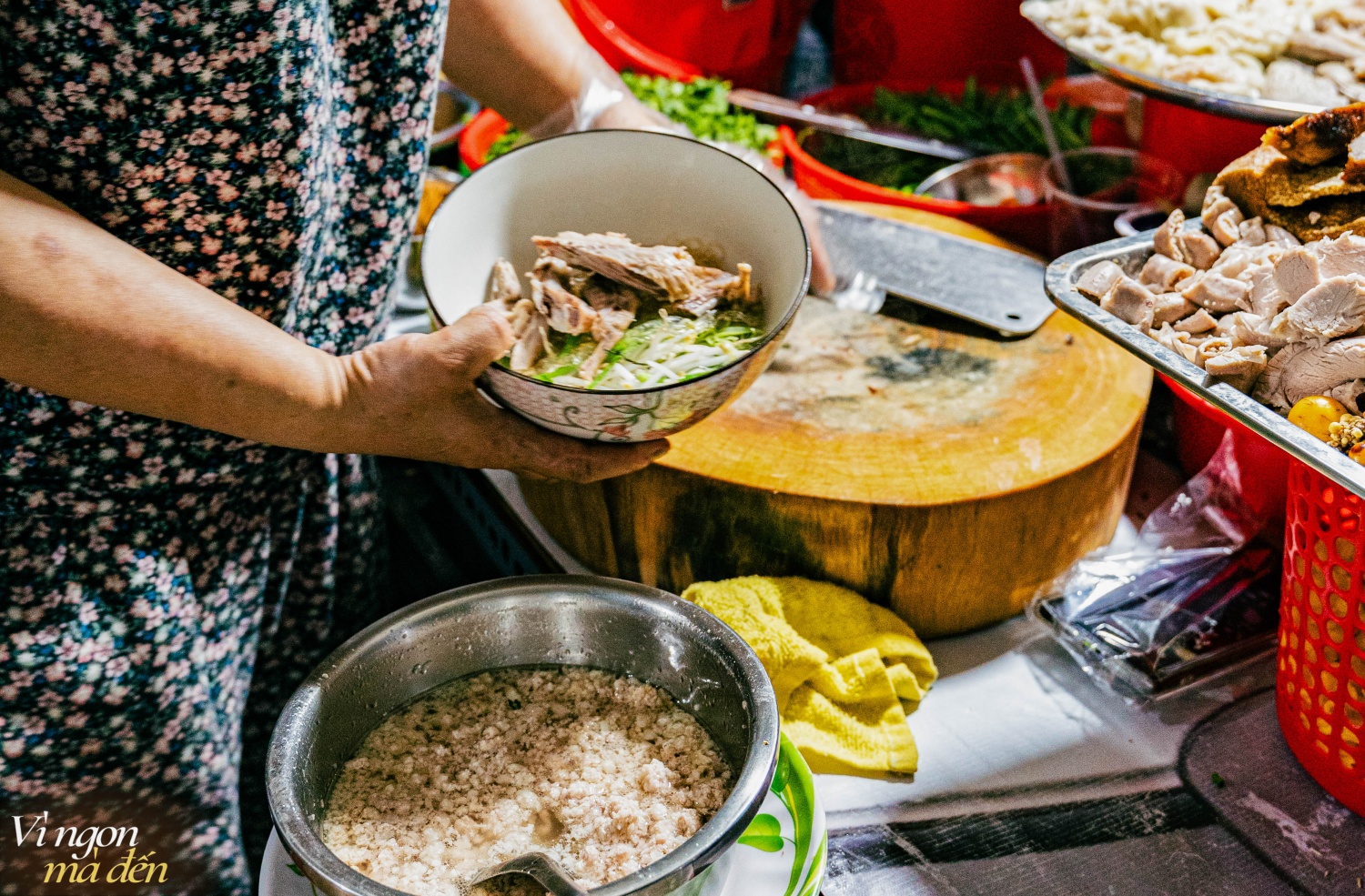 Tiệm ăn nằm sâu tít trong con hẻm nhỏ khó tìm nhưng vẫn nổi tiếng nhờ món hủ tiếu ăn cùng topping đặc biệt không nơi nào có- Ảnh 10.