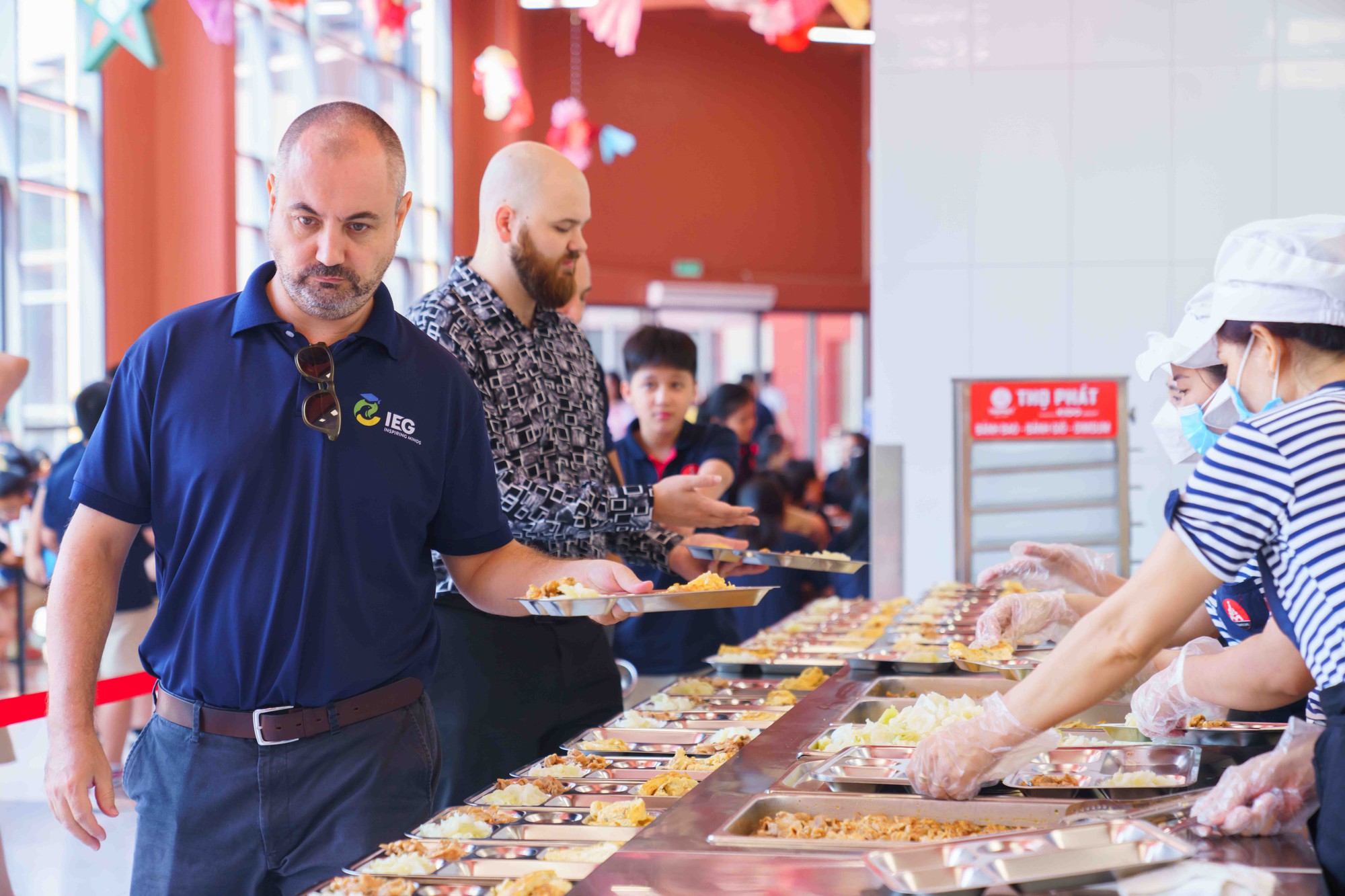 Loạt suất ăn trong canteen của ngôi trường từng khiến phụ huynh thức đêm xếp hàng xin học cho con gây bão vì quá xịn- Ảnh 18.