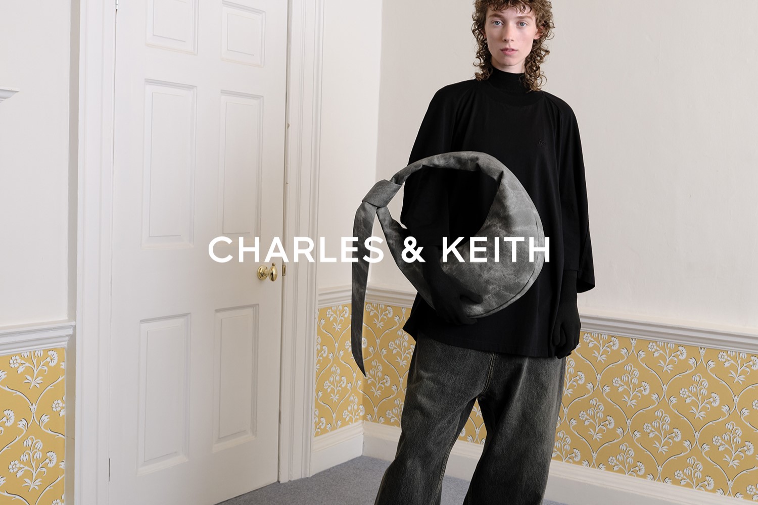 CHARLES & KEITH Thu Đông 2024: Khi sự phóng khoáng của các cô nàng biker lên ngôi- Ảnh 1.