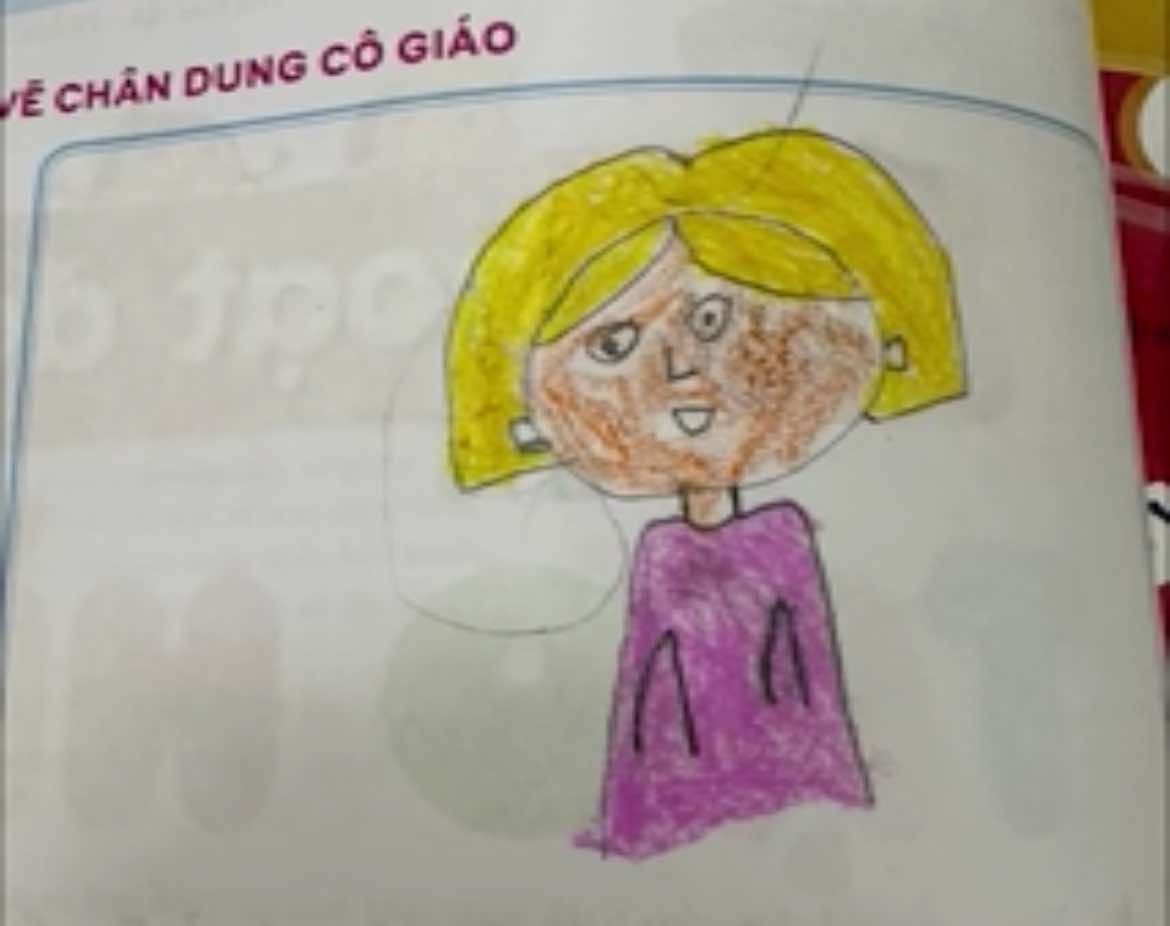 Học sinh vẽ chân dung giáo viên, nhìn sang cô mà dân mạng "sang chấn": Trông không có 1 chút liên quan nào!- Ảnh 4.