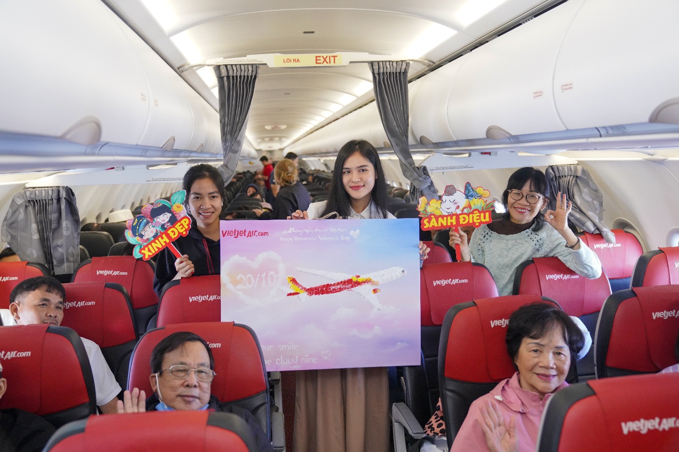 Cùng Vietjet tôn vinh một nửa xinh đẹp của thế giới nhân ngày 20/10- Ảnh 1.