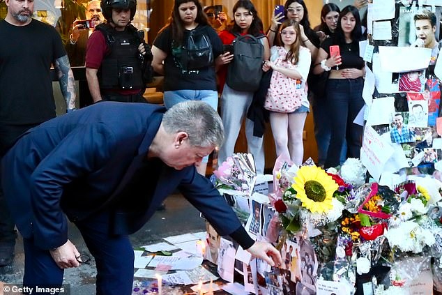 Heartbreaking scenes of Liam Payne's memorial around the world - Photo 13.