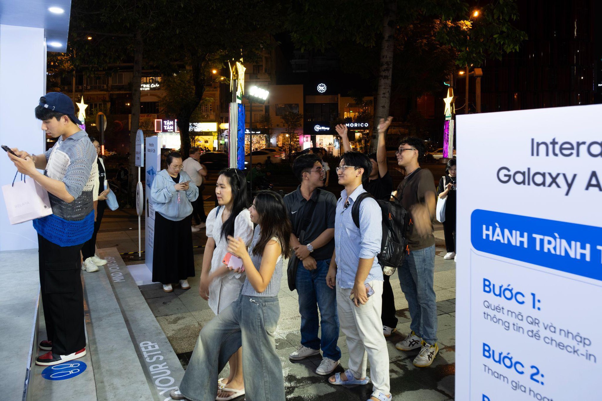 Giới trẻ nói gì về quán "cà phê công nghệ" Interactive Galaxy AI siêu hot tại Saigon Centre?- Ảnh 3.