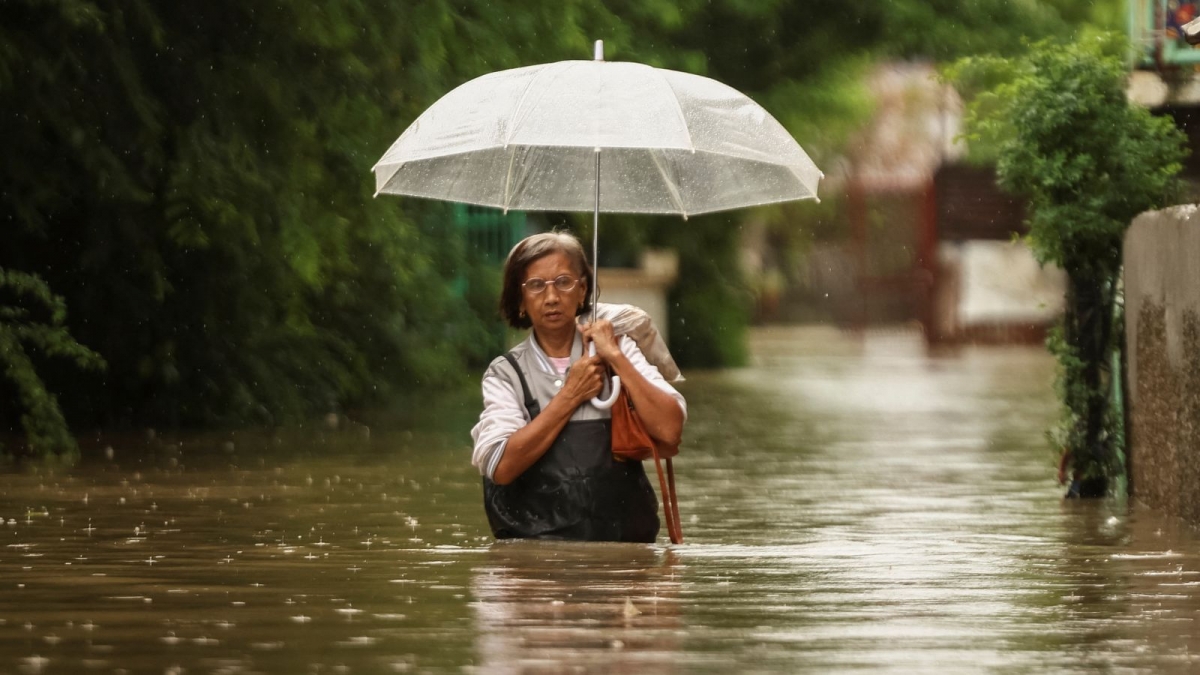 Bão Kristine mạnh dần, Philippines khẩn trương ứng phó- Ảnh 1.