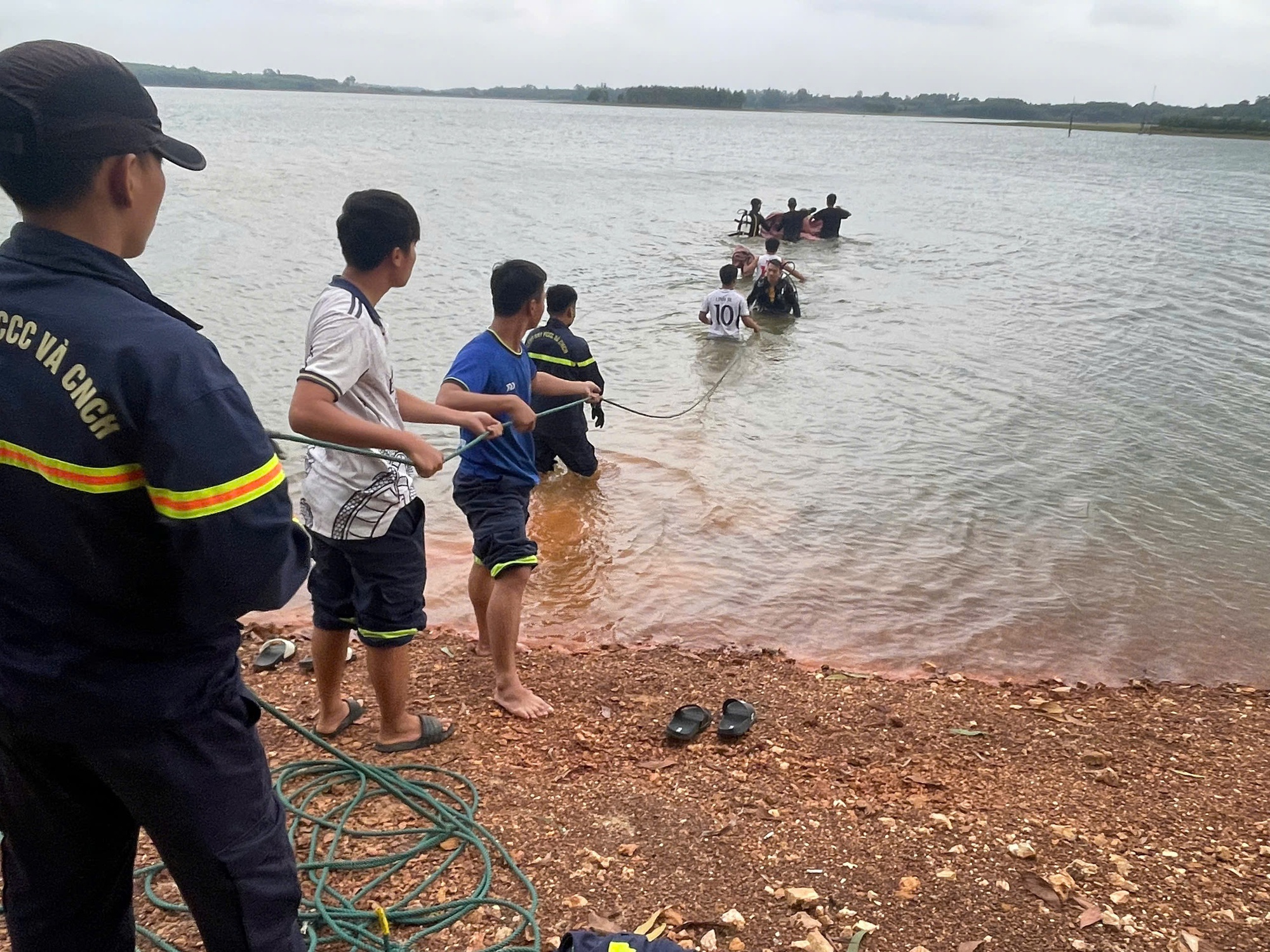 Nỗi đau tại hồ Hà Thượng: Nam sinh lớp 8 tử vong thương tâm- Ảnh 1.