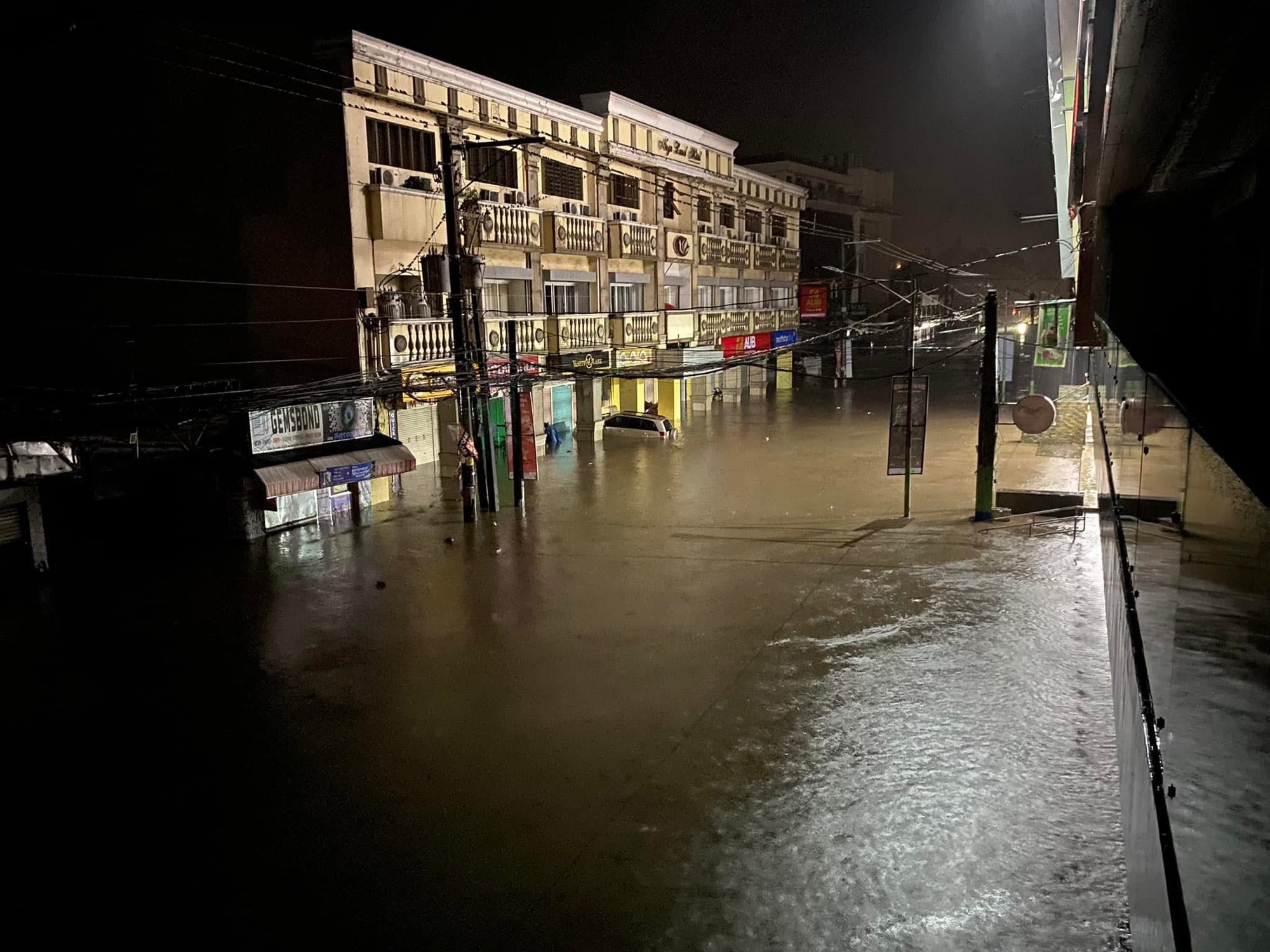 Tâm bão Trami chỉ còn cách hơn 100km, Philippines đóng cửa trường học và hàng loạt cơ quan hành chính- Ảnh 1.