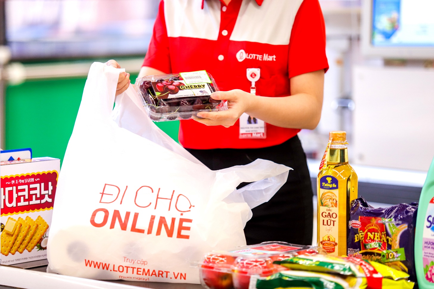 Thỏa sức sáng tạo với cuộc thi “Sáng tác bài hát chủ đề LOTTE Mart”- Ảnh 2.