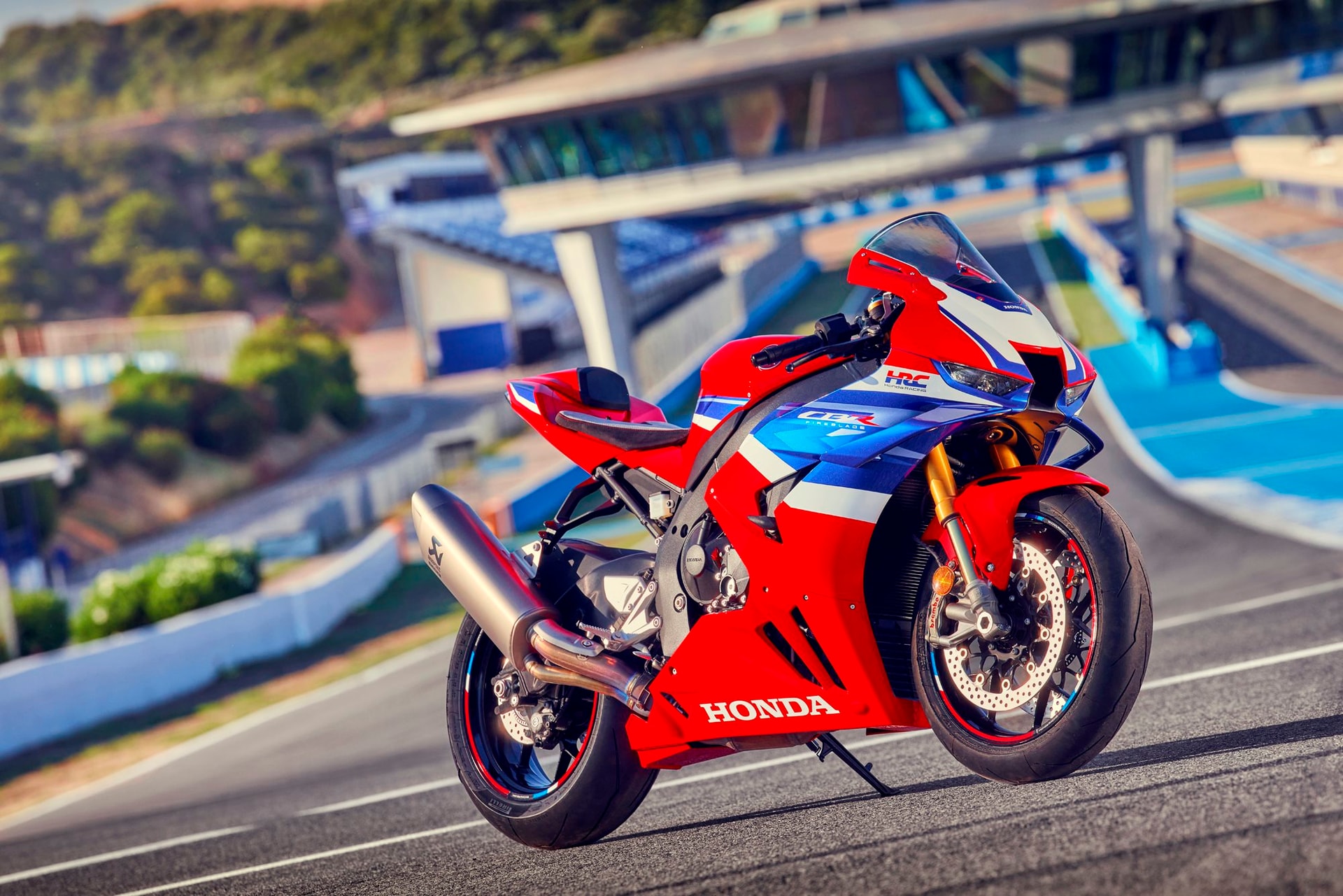 Siêu mô tô Honda CBR1000RR-R Fireblade 2024 chốt giá hơn 1 tỷ tại Việt Nam- Ảnh 1.