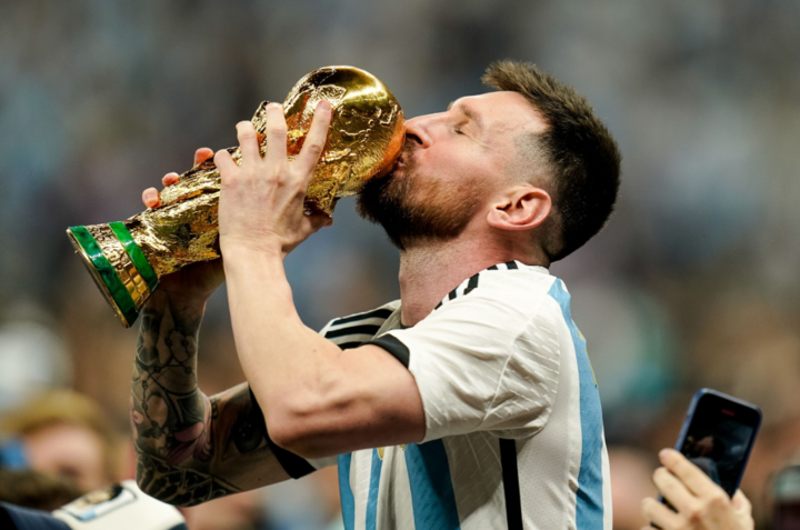 Đội hình Quả bóng Vàng xuất sắc nhất: Ai xứng đáng ngang hàng Messi, Ronaldo?- Ảnh 11.