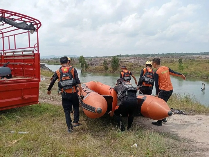 Rửa chân dưới sông, thanh niên bị cá sấu lôi đi ngay trước mắt bố vợ- Ảnh 1.