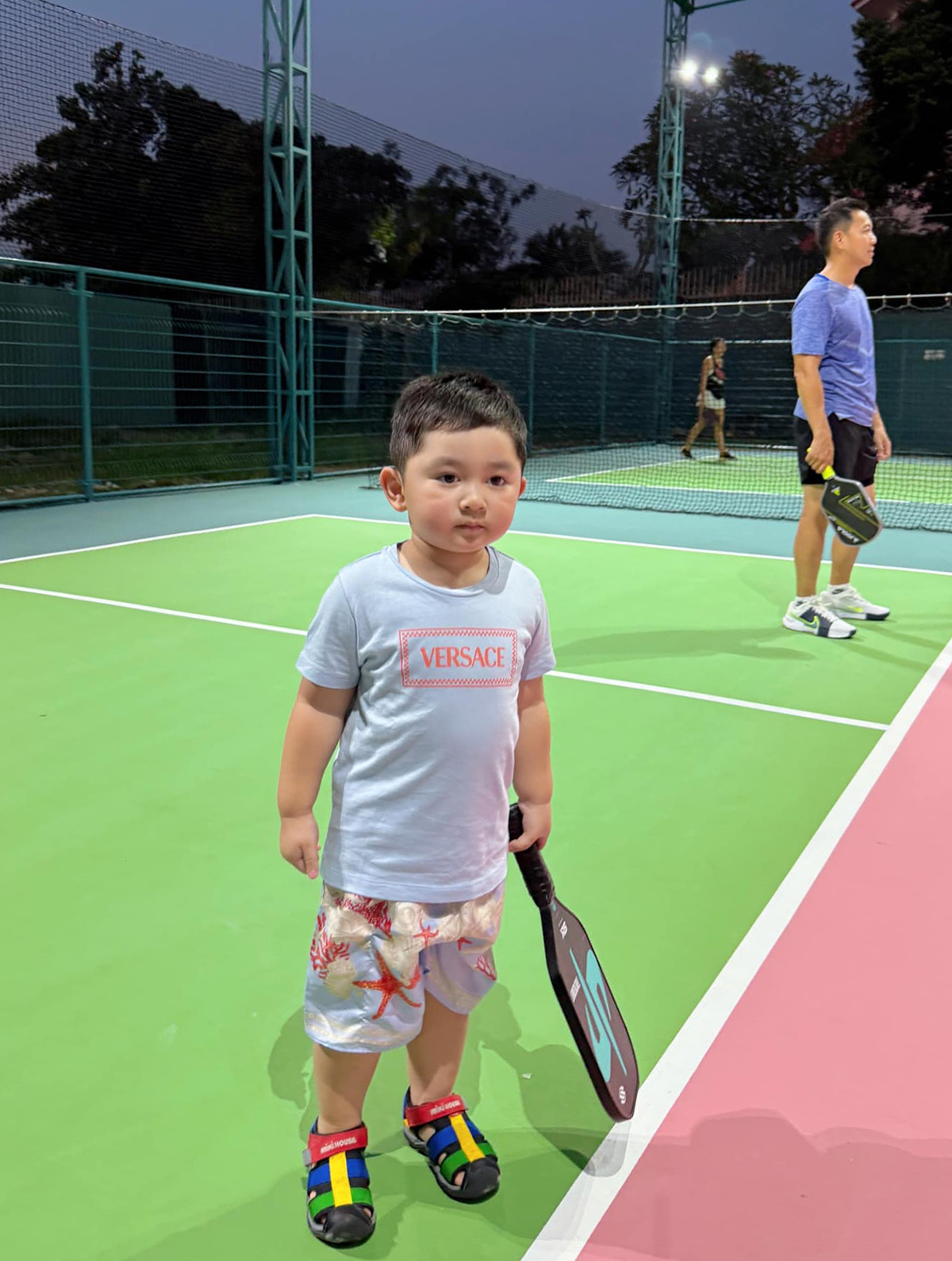 Cậu ấm nhà sao Việt: Hơn 2 tuổi đã “nhập môn” pickleball, nhìn tủ đồ hiệu mới gây choáng